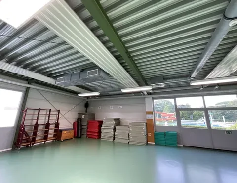 Halle der Sportanlage